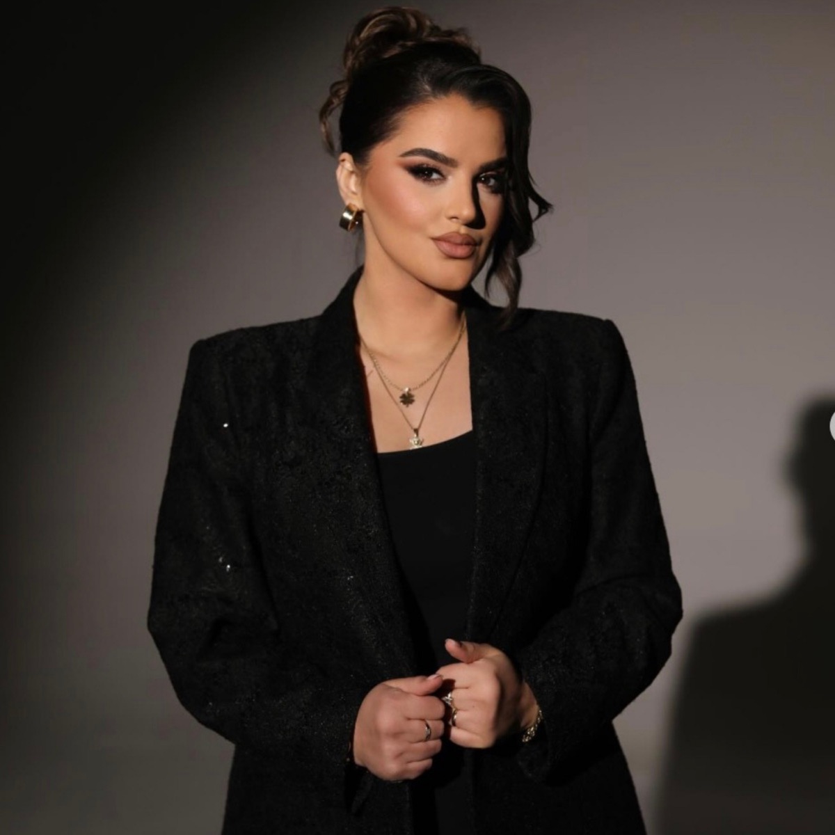 Dudije/ Mjaft lujte ti/ Zemra po rreh/ Zemren ta fala/ Ku je ti/ Mire po lun/ Lujmi lujmi (feat. Ardiana Dili) - Single by Shqipri Kelmendi album cover