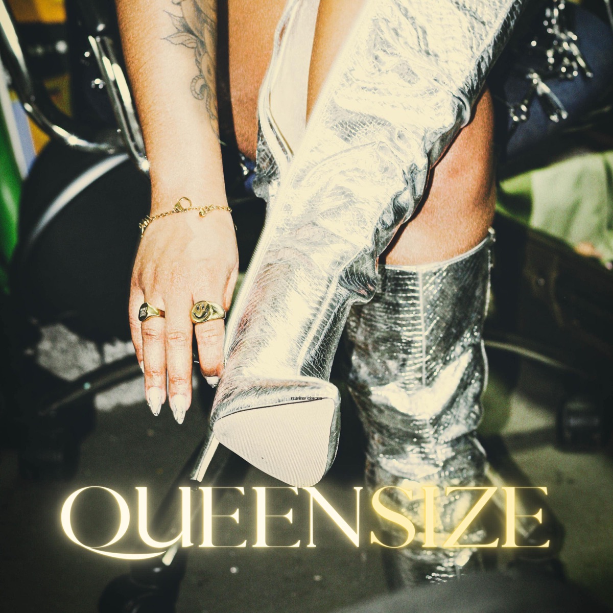 Queen Size - Single by Chong Kwong album cover