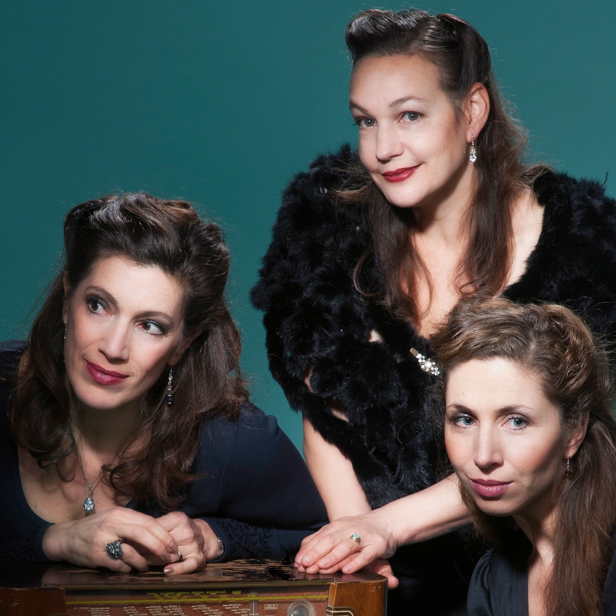 Door de nacht klinkt een lied by Mirjam van Dam, Jetta Starreveld & Monique de Adelhart Toorop album cover
