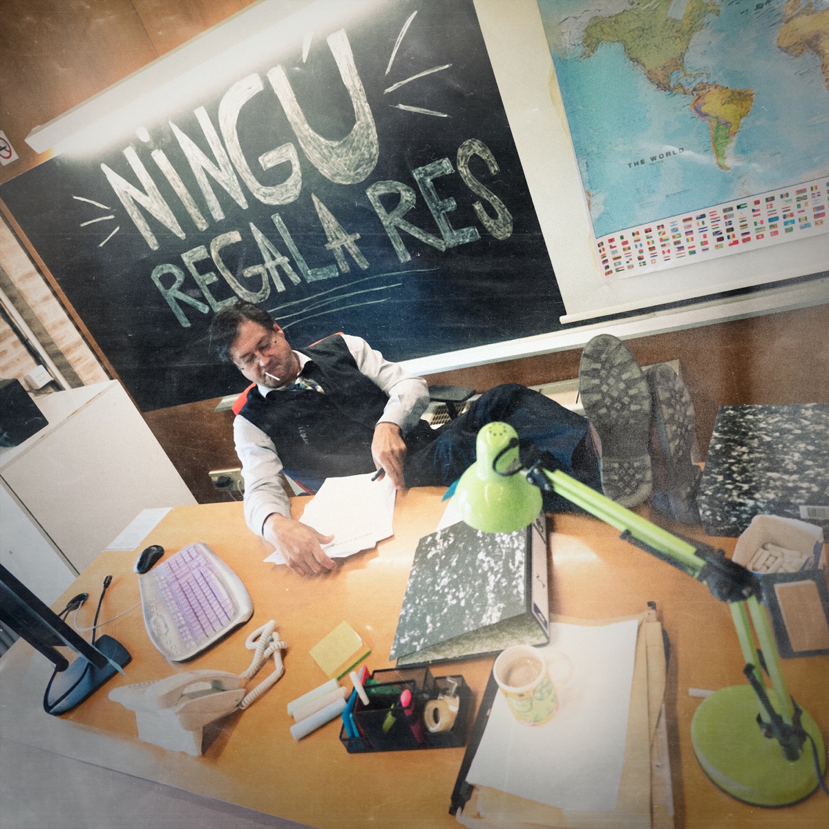 NINGÚ REGALA RES - Single by Malson Atmosfèric album cover