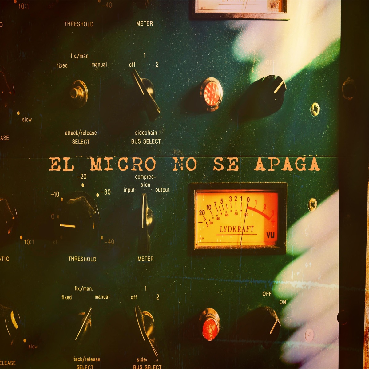 El Micro No Se Apaga (feat. Conkruente) - Single by B.S. & Rodrigo Ojosrojos album cover