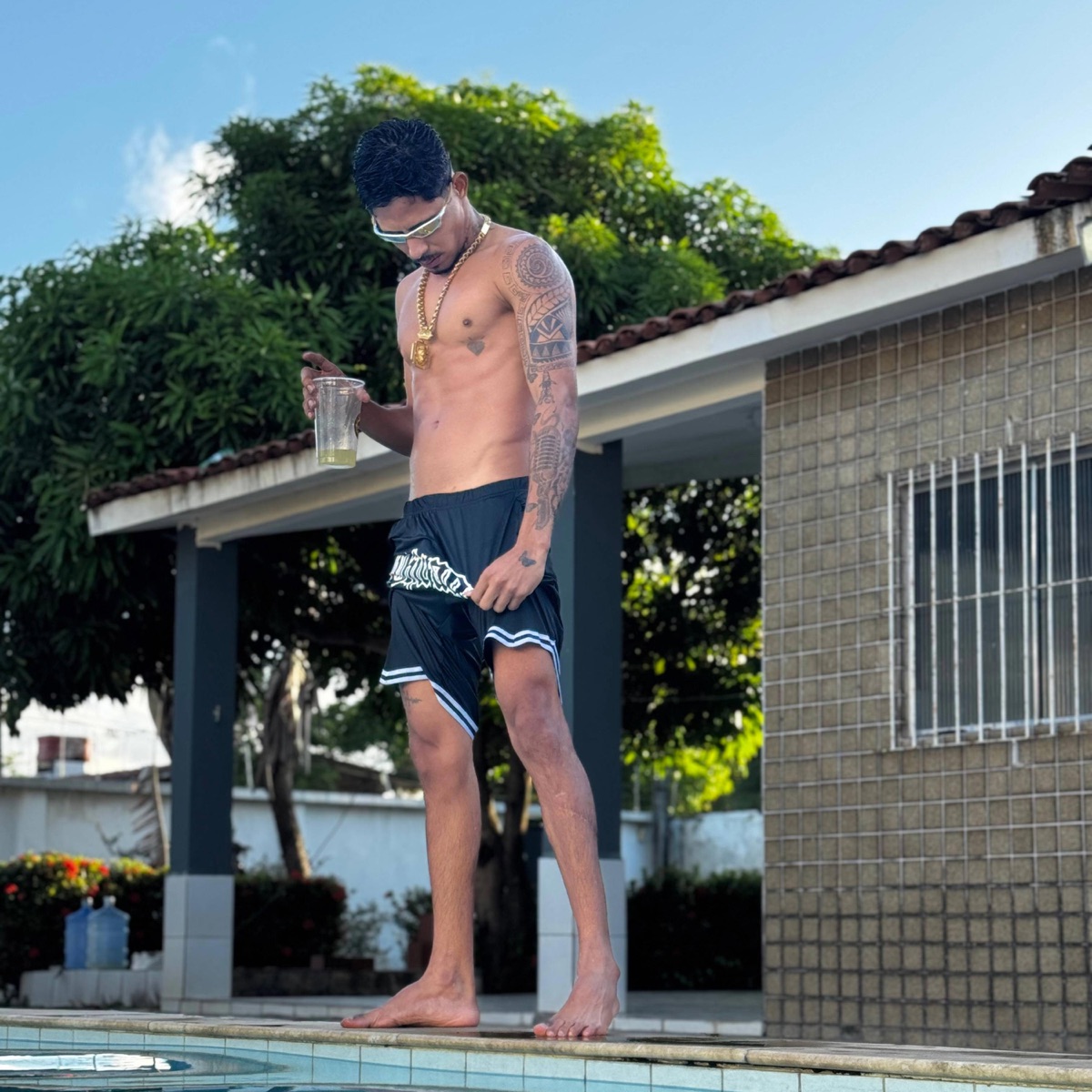 Outro mundo - Single by Hugo Mesquita album cover
