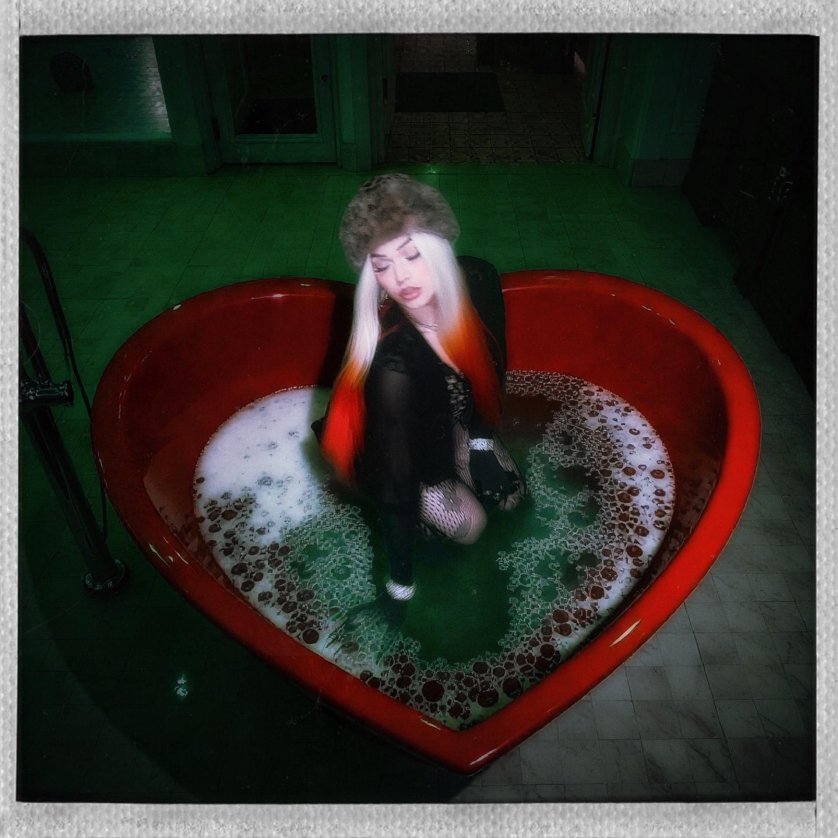 heart bathtub (feat. T3L3PH0N3) - Single by ChillOutPaul album cover