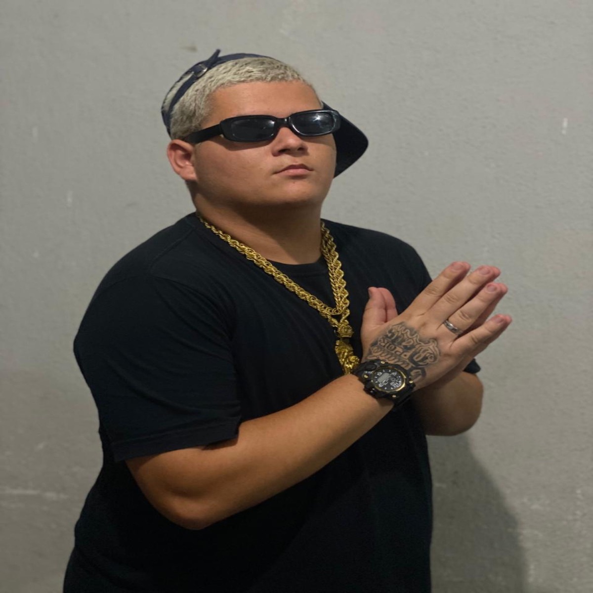BIGODINHO FININHO X CABELIN NA REGUA VS GLOCK NA CINTURA - Single by DJ 2N de Realengo & MC MN album cover