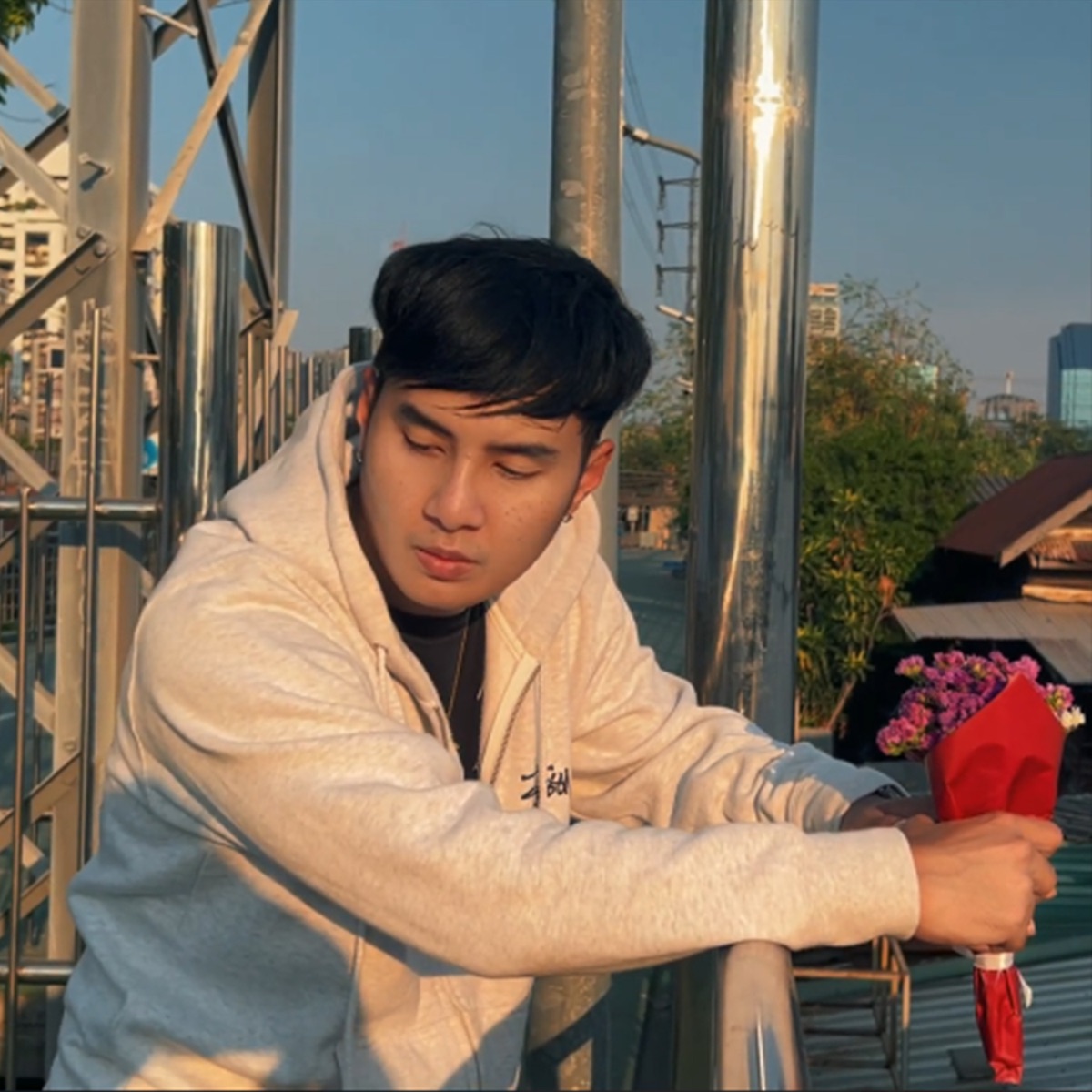 อยากลืมกลับจำ - Single by OHMMIEOHM album cover