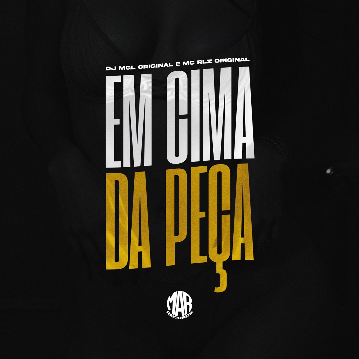 EM CIMA DA PEÇA - Single by DJ MGL ORIGINAL & MC RLZ ORIGINAL album cover