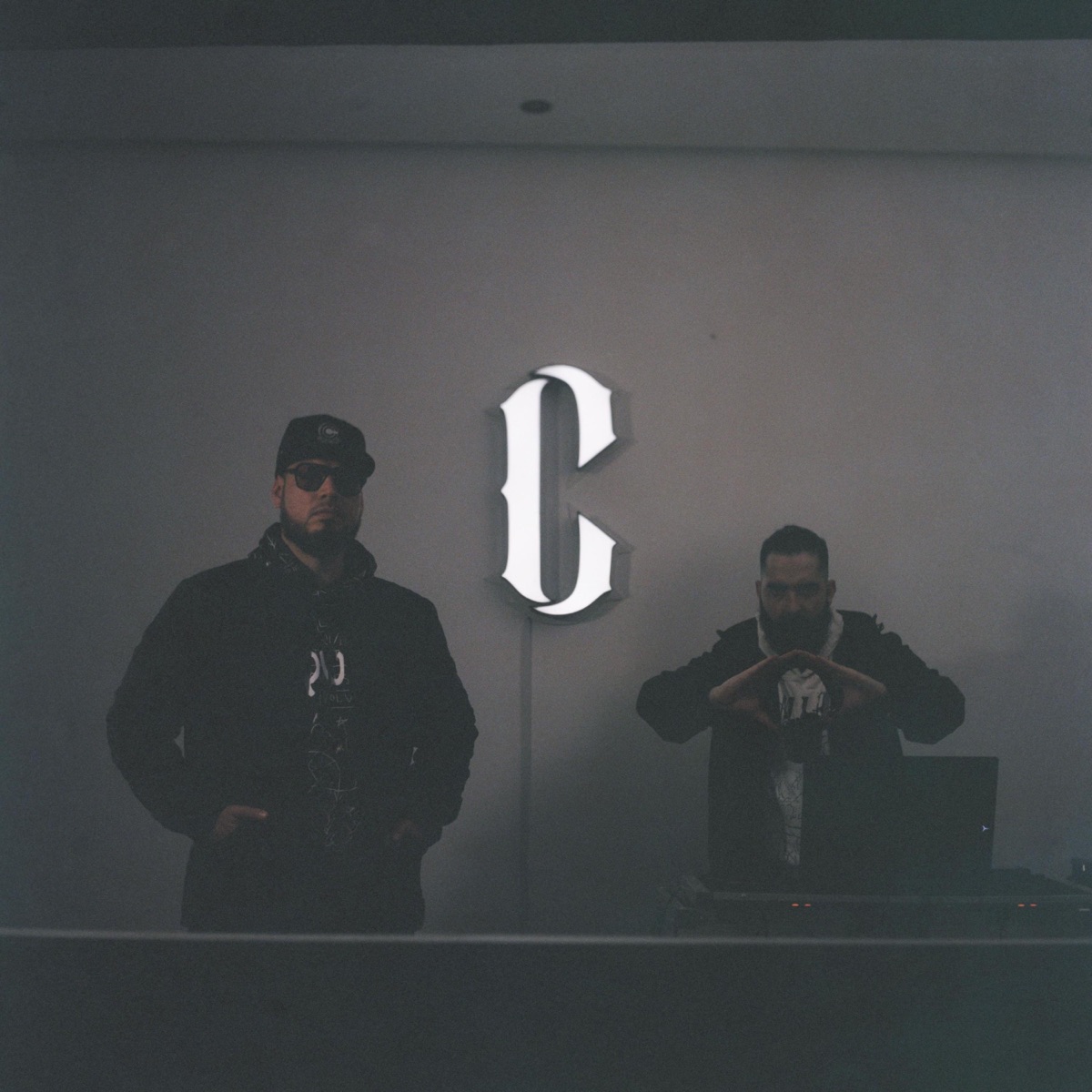 DJ SET Here comes the sheriff (feat. Dj QAT) - Single by Commisario album cover