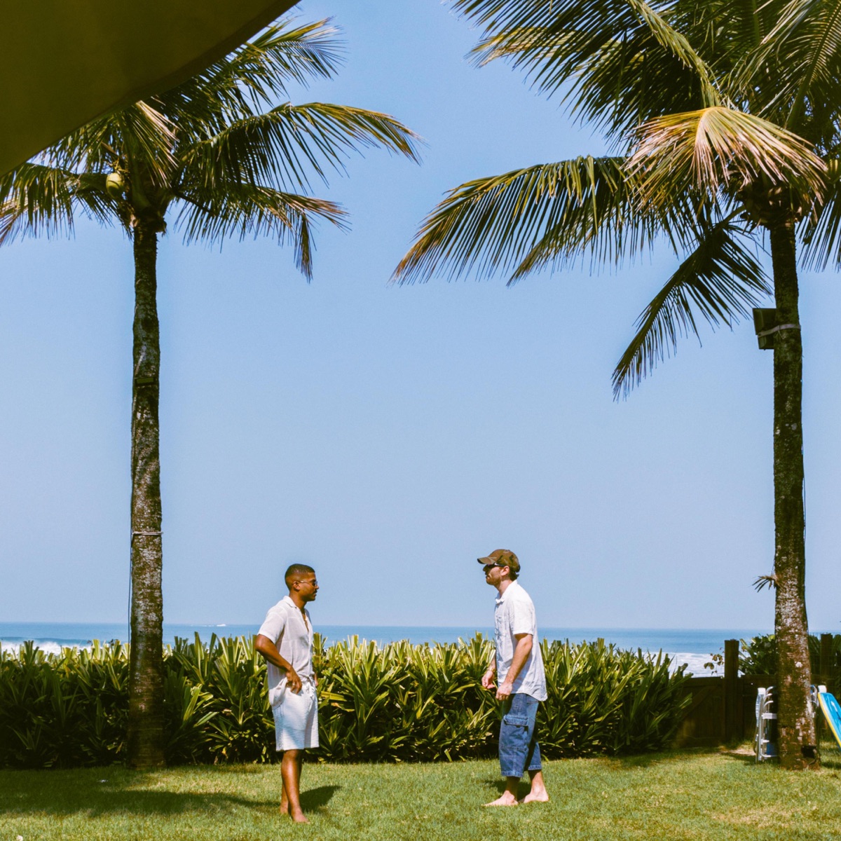 FÉRIAS NO HAWAII - Single by Losano, JP Goulart & Maabeatz album cover