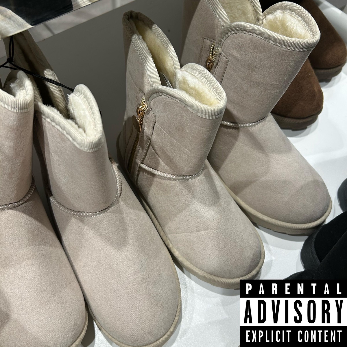 Wearing Uggz (feat. Dj Malefactor) - Single by VanBredaX album cover