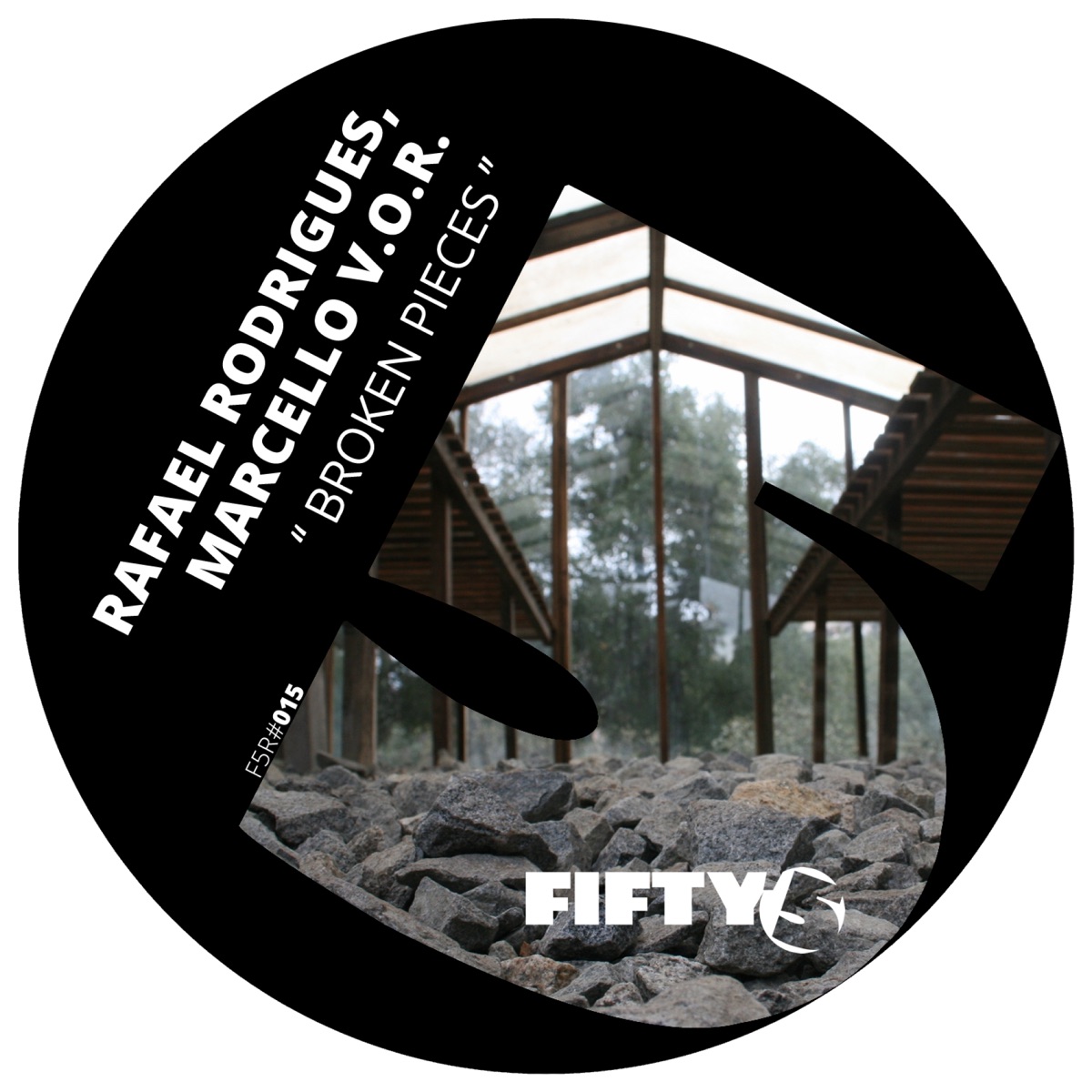 Broken Pieces - Single by Rafael Rodrigues & Marcello V.O.R. album cover